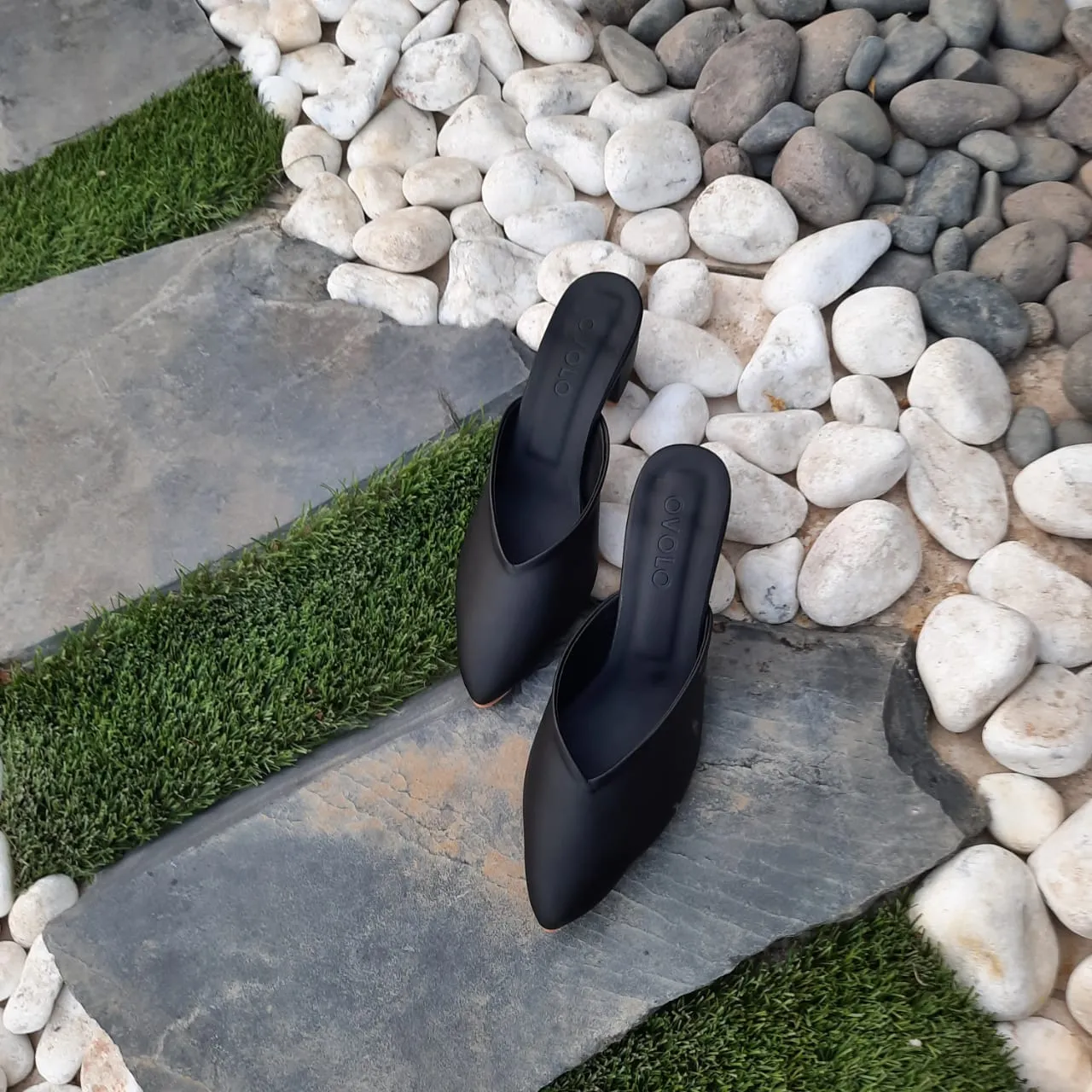 Pointy Toe Block Heels - Black