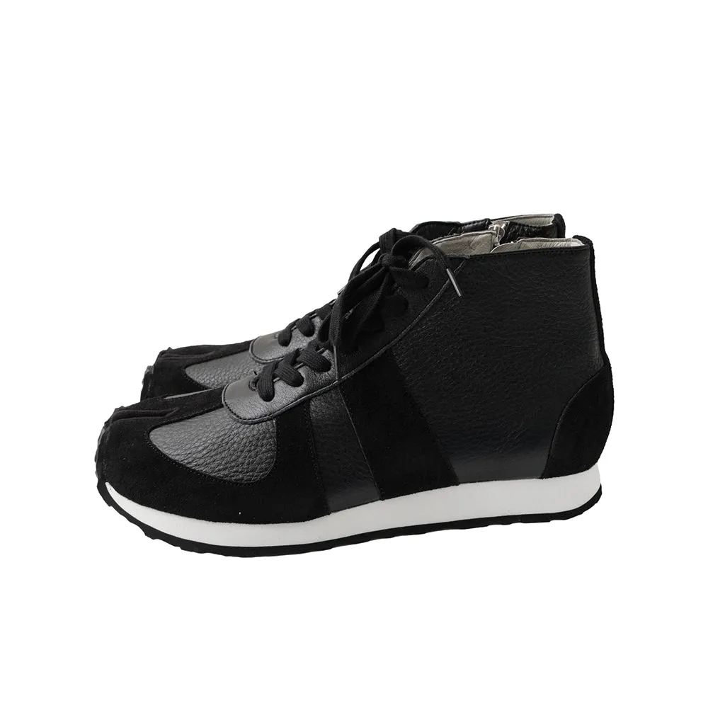 Tabito "Brace" Sneakers (Black)