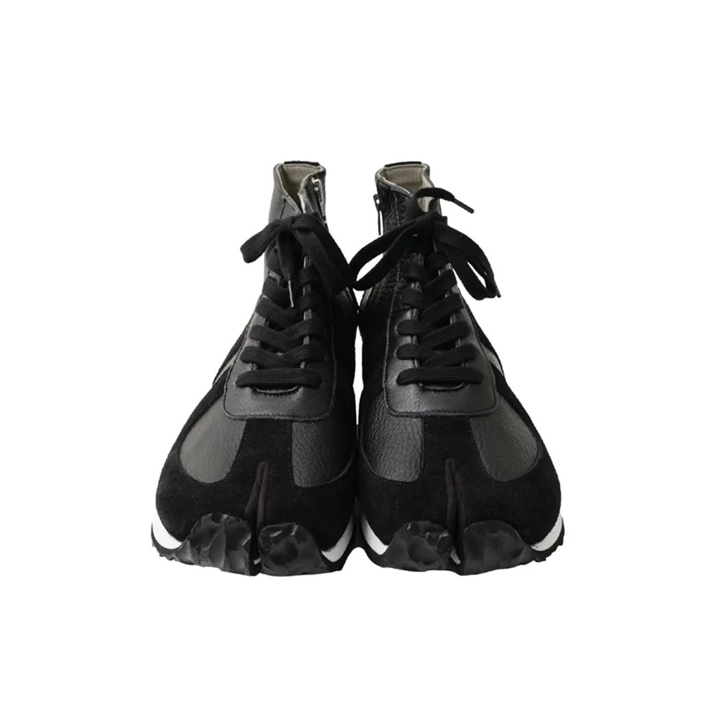 Tabito "Brace" Sneakers (Black)